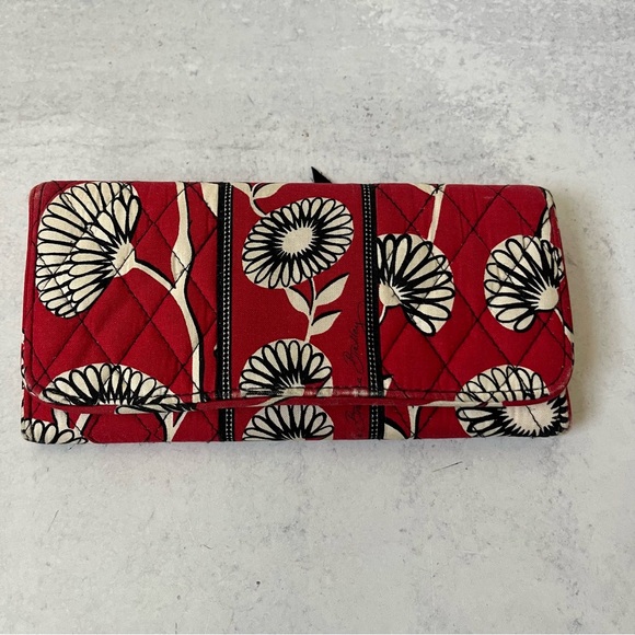 Vera Bradley Wallet Clutch Red Floral Quilted - Picture 1 of 5